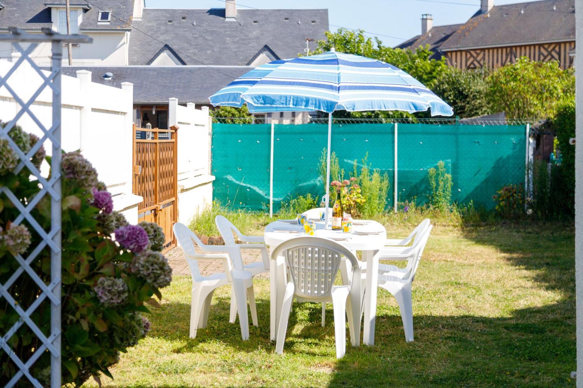 La Maison Cabourgeaise Proche Mer Екстериор снимка