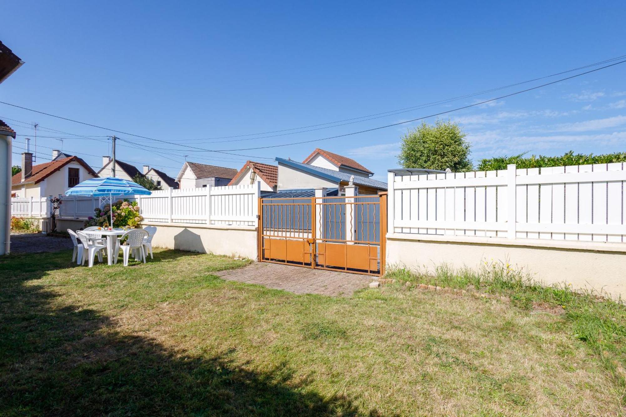 La Maison Cabourgeaise Proche Mer Екстериор снимка