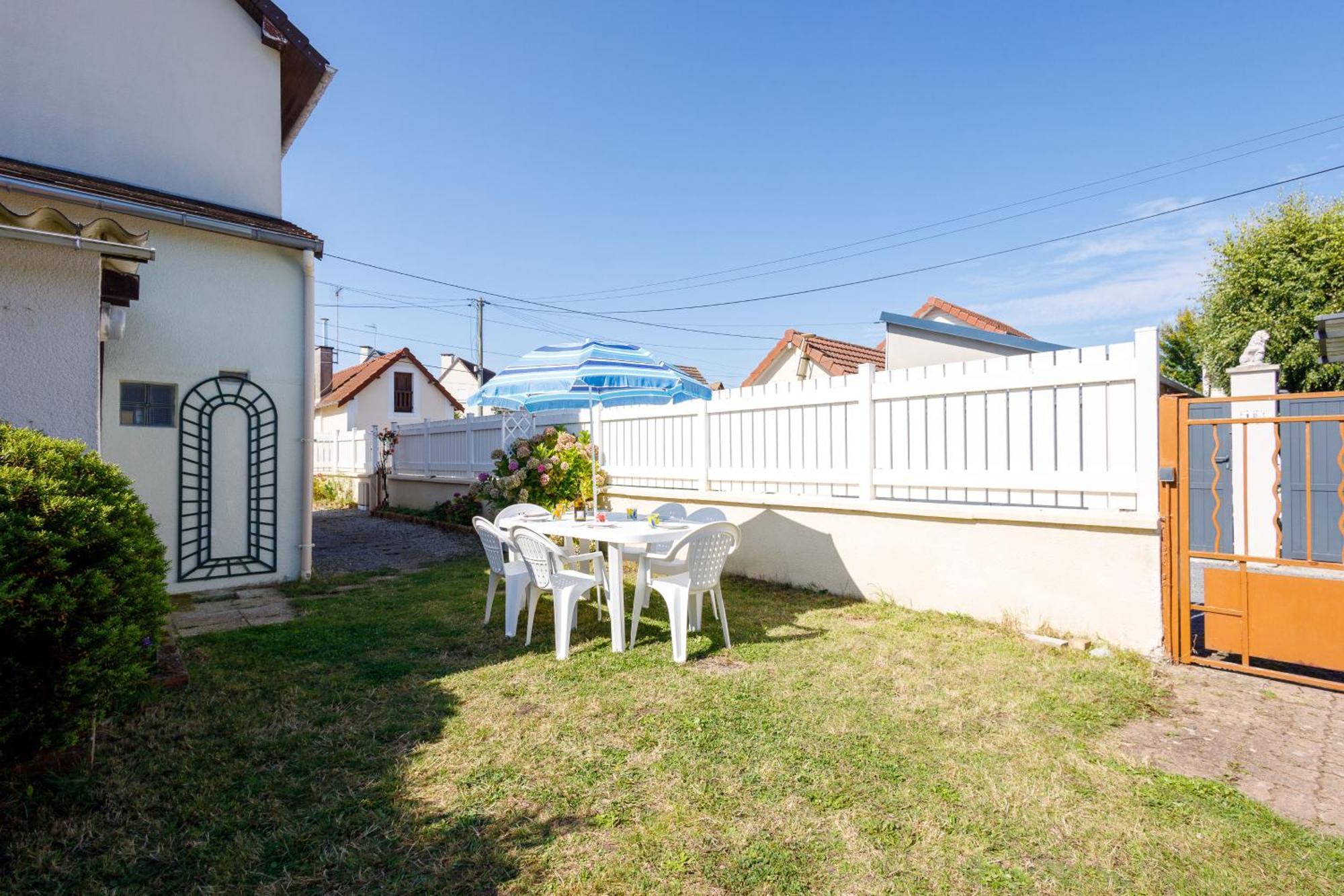 La Maison Cabourgeaise Proche Mer Екстериор снимка